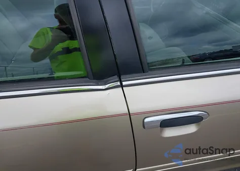 2000 Ford Crown Victoria Lx из США, поврежденный, VIN 2FAFP74W2YX108782